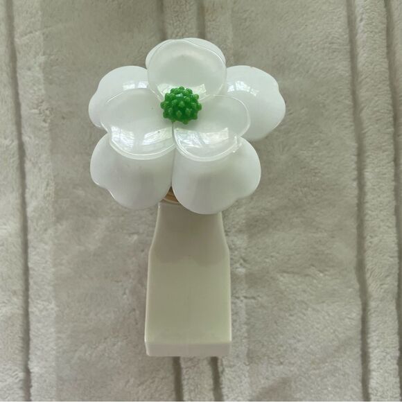 Bath & Body Works White Flower Hippie Retro Style Wallflower Vintage Look Plugin - Picture 1 of 2